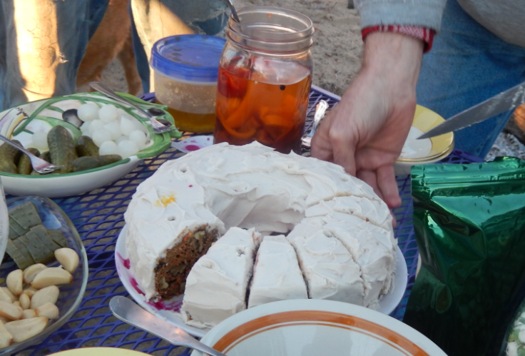 Cake Tom baked --carrot
                with tons of carpathian walnuts